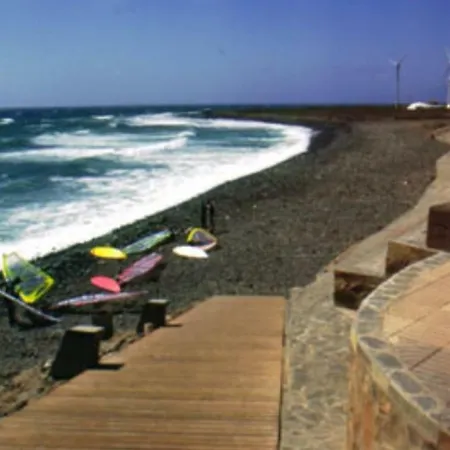 بيت ضيافة By The Sea