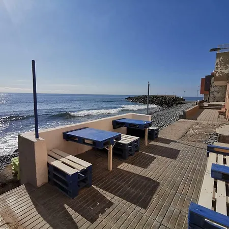 بيت ضيافة By The Sea